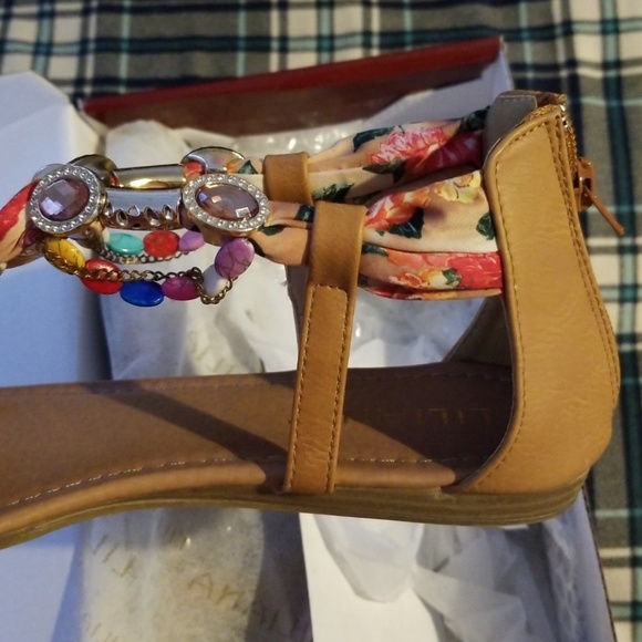 Sandals - Picture 3 of 5